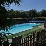 לינה וארוחת בוקר Chateau De La Haye *