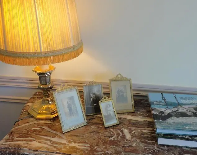 德拉海耶城堡酒店 住宿加早餐酒店 *